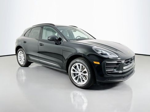Used 2025 Porsche Macan image 7