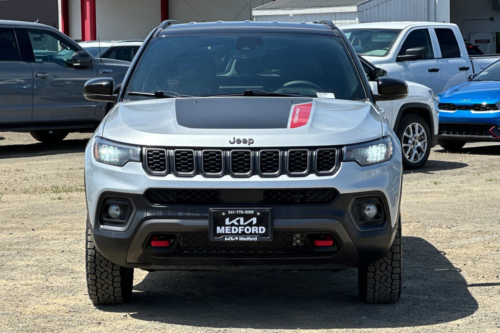 Used 2025 Jeep Compass Trailhawk AWD/4WD image 9
