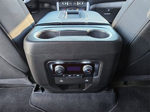 Used 2024 GMC Yukon XL SLT image 10