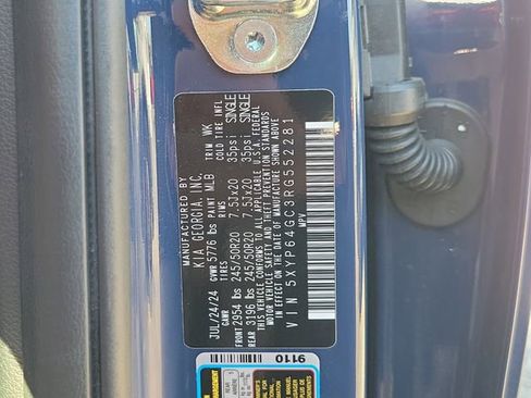 Used 2024 Kia Telluride S image 32