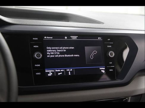Used 2023 Volkswagen Taos SE w/ Panoramic Sunroof Package AWD/4WD image 11