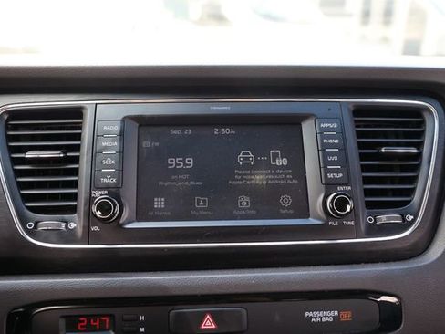 Used 2017 Kia Sedona LX w/ LX Essentials Premium Package image 35