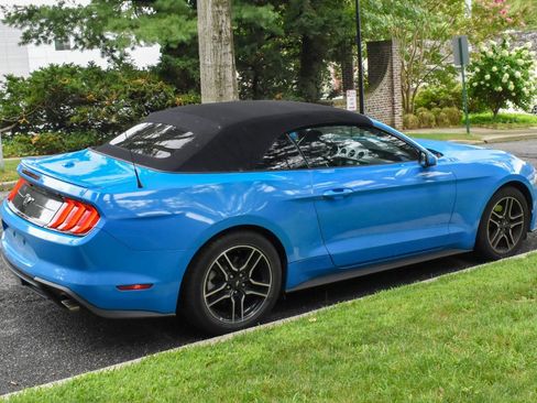 Used 2022 Ford Mustang Premium RWD image 8
