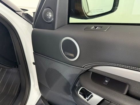 Used 2025 Land Rover Discovery Dynamic SE image 37