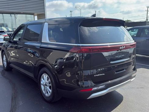 Used 2024 Kia Carnival LX FWD image 7