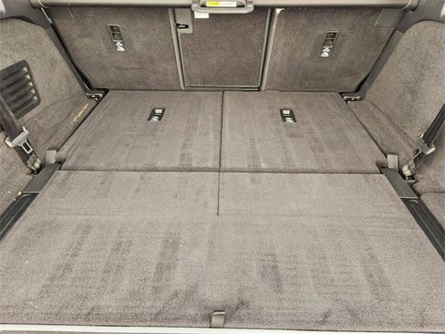 Used 2024 Land Rover Discovery Dynamic SE image 30