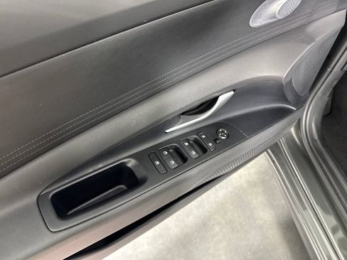 Certified 2025 Hyundai Elantra SE image 11