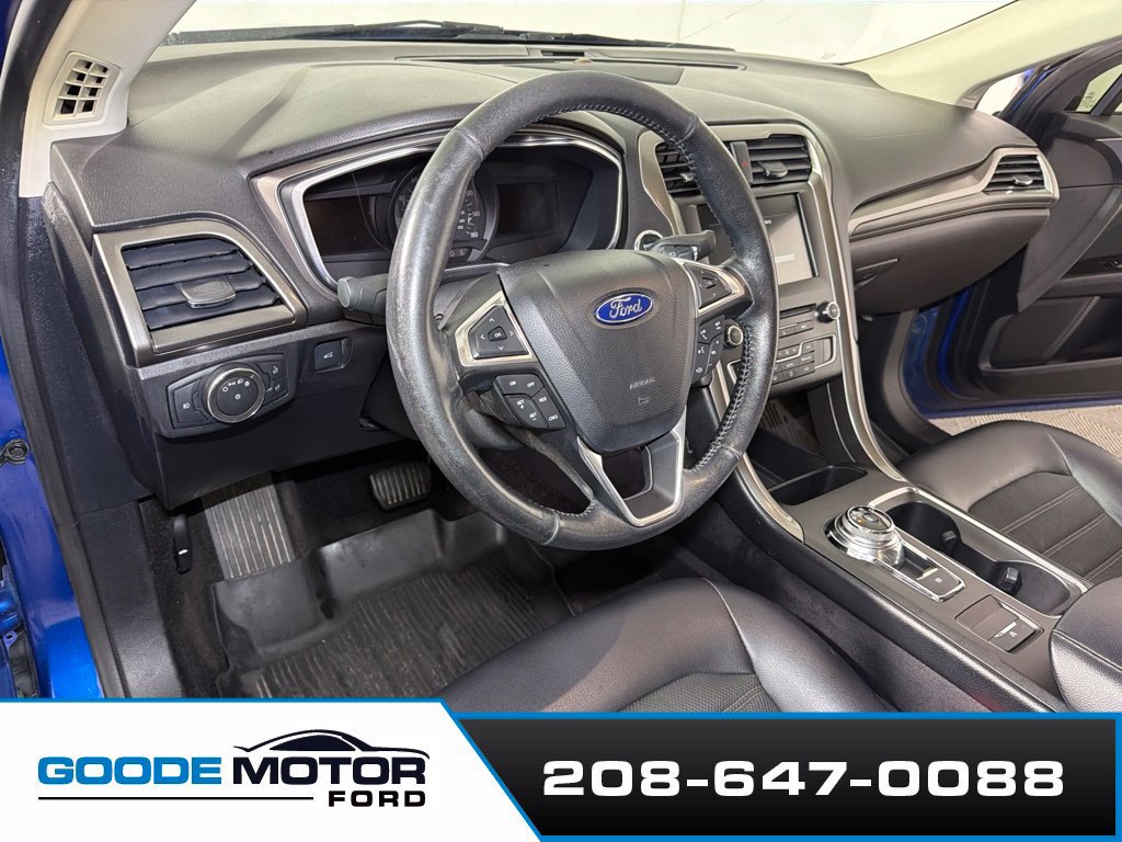 Used 2017 Ford Fusion SE w/ Equipment Group 201A FWD image 8