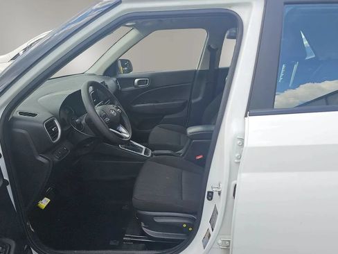 Used 2026 Hyundai Venue SE FWD image 7