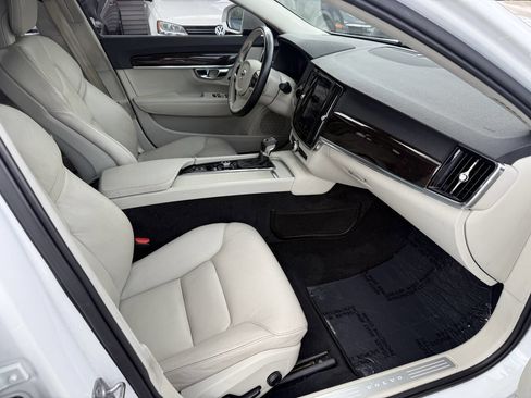 Used 2017 Volvo S90 T6 Momentum w/ Vision Package image 9