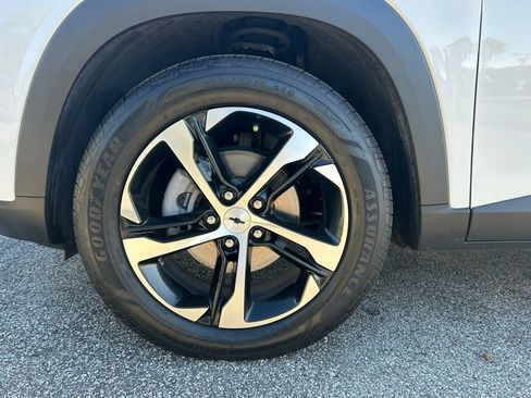 Used 2025 Chevrolet Trax RS w/ Sunroof Package image 10