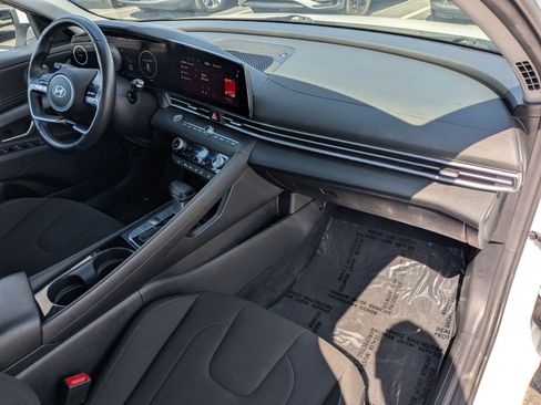 Certified 2025 Hyundai Elantra SEL FWD image 36