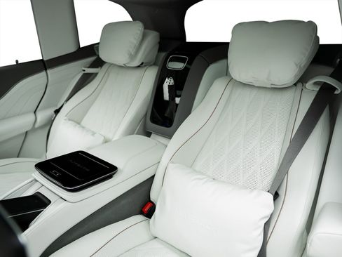 Used 2025 Mercedes-Benz Maybach GLS 600 4MATIC image 42