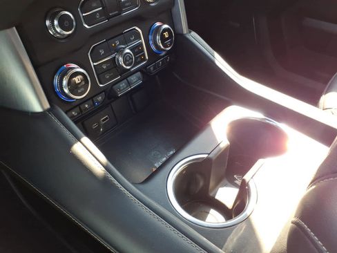 Used 2023 GMC Yukon XL SLT image 10