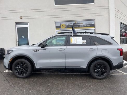 Certified 2023 Kia Sorento S w/ Panoramic Sunroof Package image 2