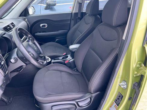 Used 2017 Kia Soul image 11