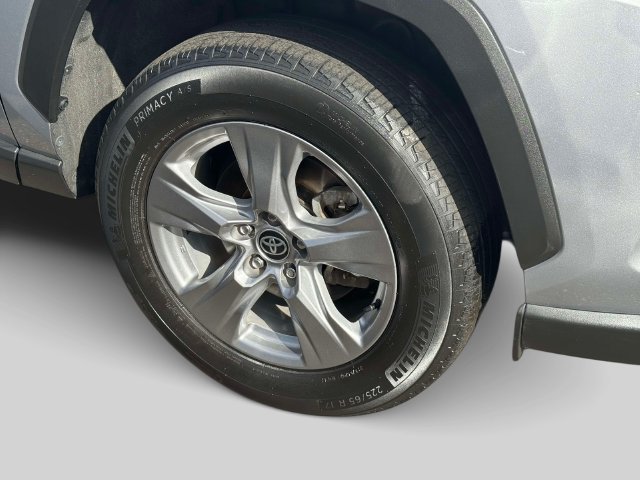 Used 2022 Toyota RAV4 XLE AWD/4WD image 7