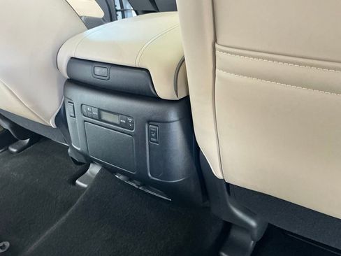 Used 2024 Nissan Armada Platinum w/ Captain's Chairs Package image 15