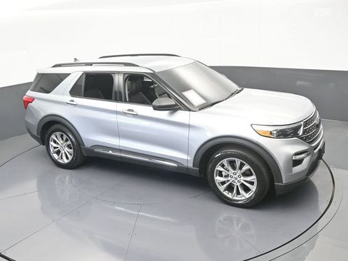 Used 2022 Ford Explorer XLT w/ Equipment Group 202A image 51