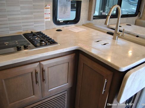 Used 2020 Ford F550 4x4 Regular Cab Super Duty w/ XLT Value Package image 6