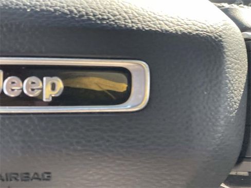 Used 2022 Jeep Grand Cherokee L Laredo w/ Luxury Tech Group I image 32