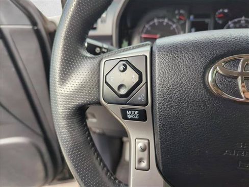Used 2020 Toyota 4Runner SR5 AWD/4WD image 18