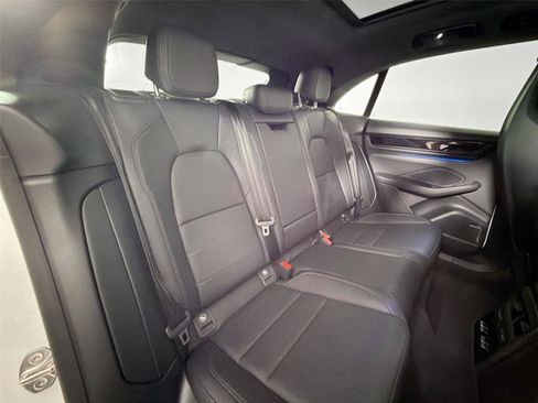 Certified 2025 Porsche Macan Electric RWD image 25