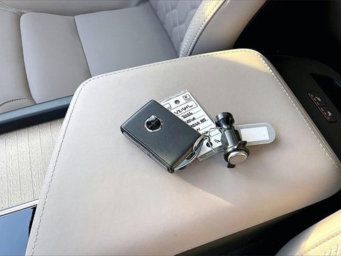 Certified 2026 Volvo XC60 B5 Plus w/ Protection Package Premier image 34