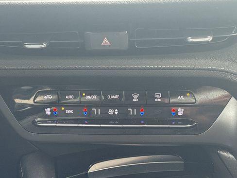 Used 2023 Buick Envision Avenir image 22