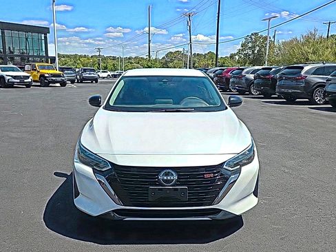 Used 2024 Nissan Sentra SR FWD image 2