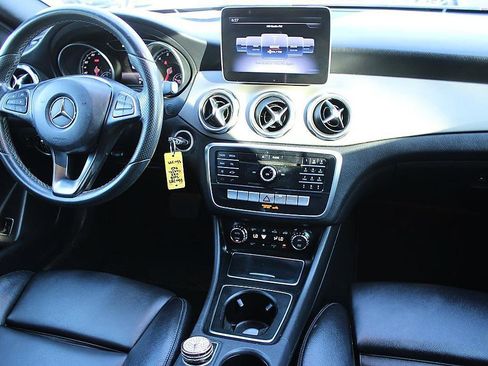 Used 2018 Mercedes-Benz GLA 250 image 15
