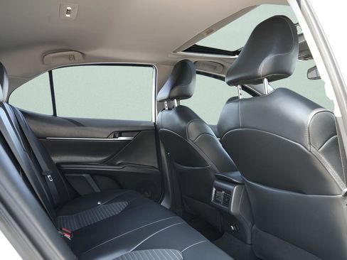 Used 2023 Toyota Camry SE w/ Cold Weather Package FWD image 15