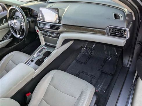 Used 2018 Honda Accord Touring image 19