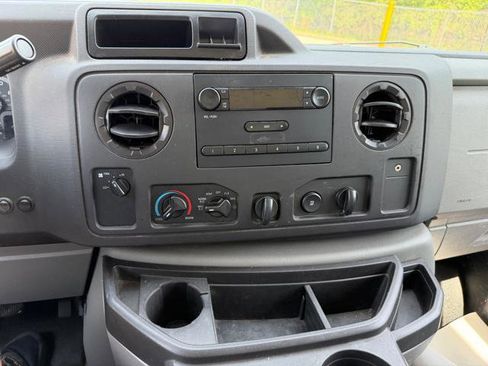 Used 2014 Ford E-250 and Econoline 250 w/ Power Group image 20