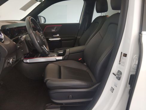 Used 2023 Mercedes-Benz EQB 300 4MATIC image 4