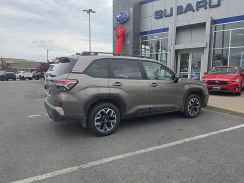 Used 2025 Subaru Forester Premium AWD/4WD image 5