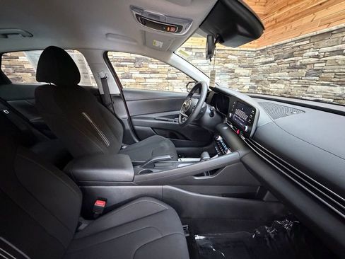Used 2023 Hyundai Elantra SEL image 14
