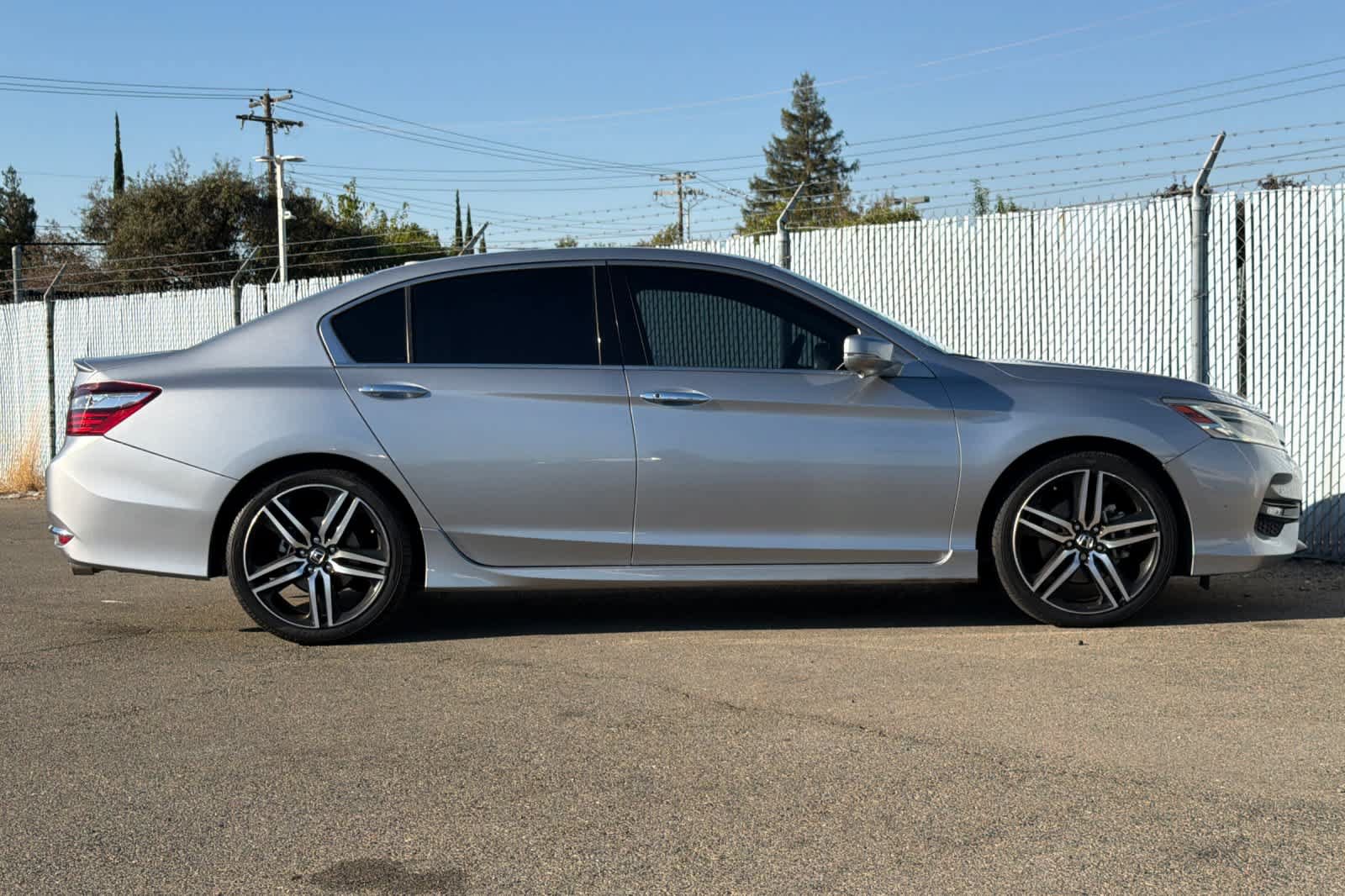 Used 2017 Honda Accord Touring image 6