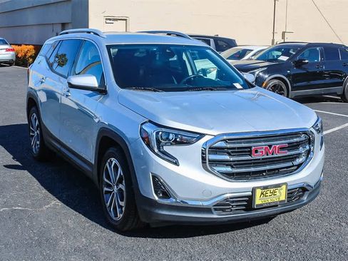 Used 2020 GMC Terrain SLT w/ Preferred Package image 3