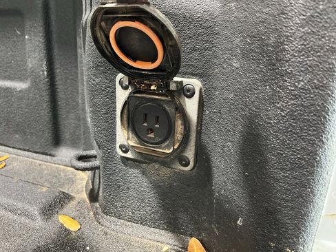 Used 2023 Chevrolet Silverado 1500 High Country w/ Technology Package image 9