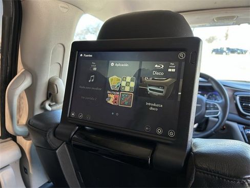 Used 2017 Chrysler Pacifica Touring-L Plus image 29