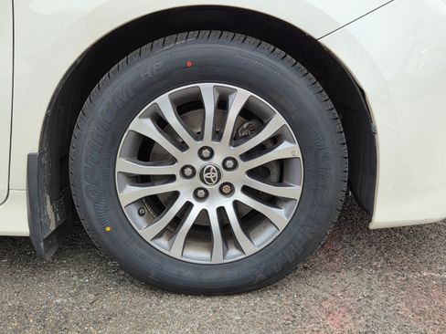 Used 2020 Toyota Sienna XLE FWD image 10