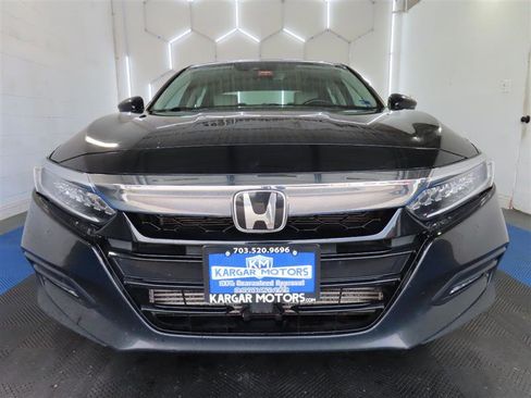 Used 2018 Honda Accord Touring image 3