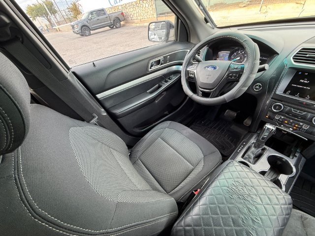 Used 2017 Ford Explorer XLT w/ Equipment Group 201A FWD image 13