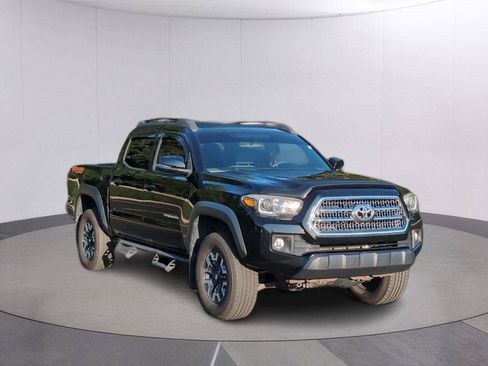 Used 2017 Toyota Tacoma TRD Off-Road w/ Tow Package (A/T) AWD/4WD image 7