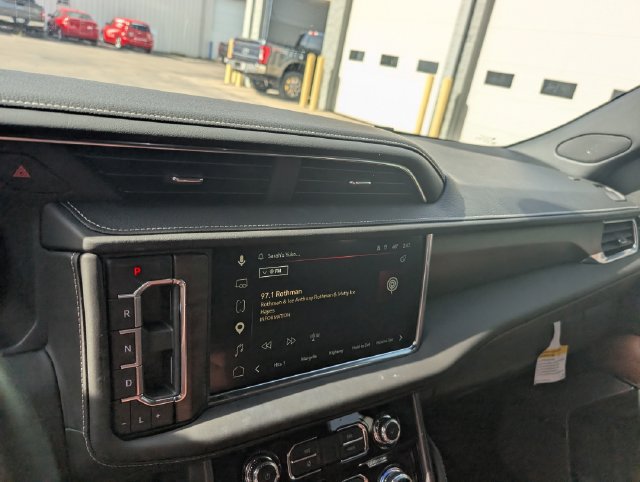 Used 2024 GMC Yukon Denali Ultimate AWD/4WD image 21