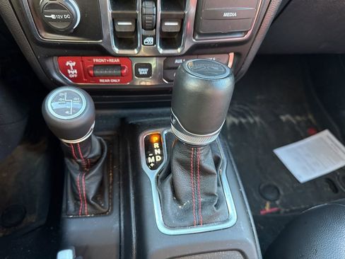 Used 2023 Jeep Wrangler Unlimited Rubicon 4xe image 10