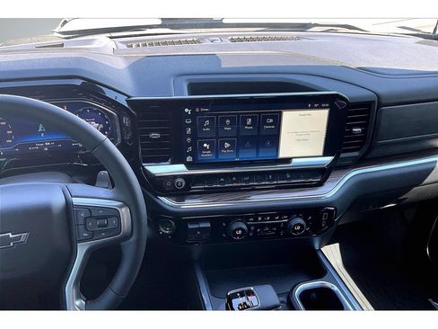 Used 2024 Chevrolet Silverado 1500 LT Trail Boss w/ Convenience Package II AWD/4WD image 10