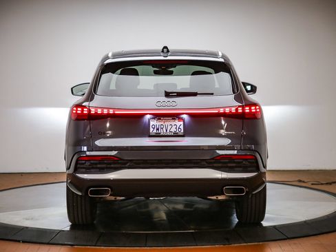 Used 2025 Audi Q5 Premium w/ Convenience Package AWD/4WD image 3