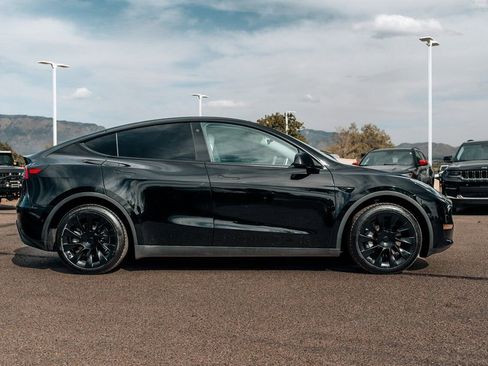 Used 2021 Tesla Model Y Long Range AWD/4WD image 8